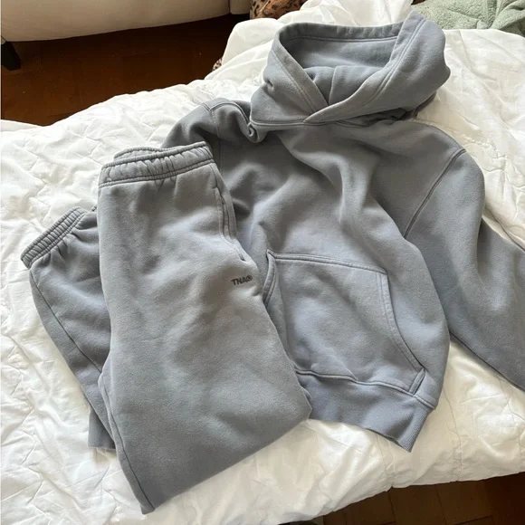 Aritzia cozy fleece set in a grey shade - Picture 2 of 7